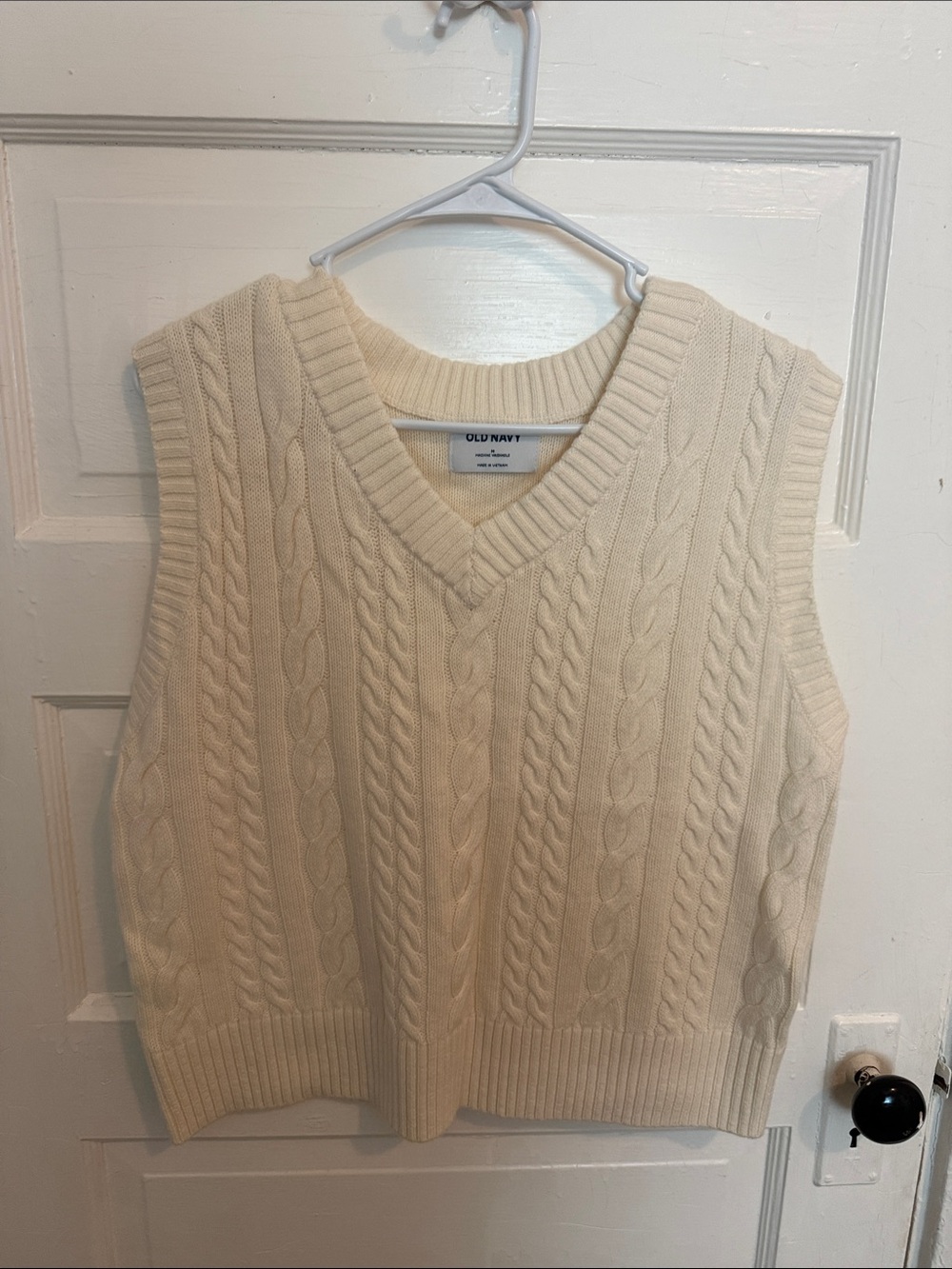 Old Navy Cream Cable‑Knit V‑Neck Sweater Vest